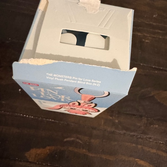 Labubu Pin For Love Keychain - R - Black - Picture 3 of 4